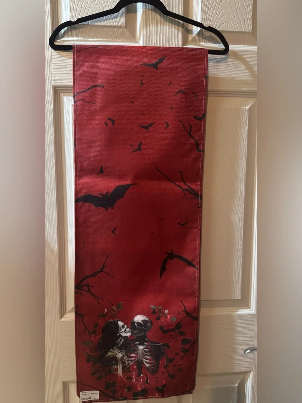 NWT Red and Black Halloween Bat & Skull Linen Table Runner, 13x72